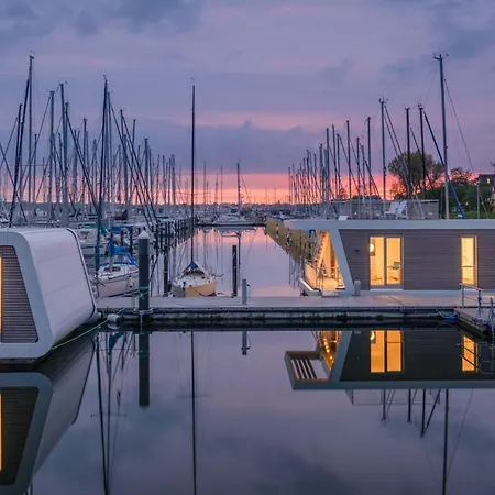 Hausboot Maritim *