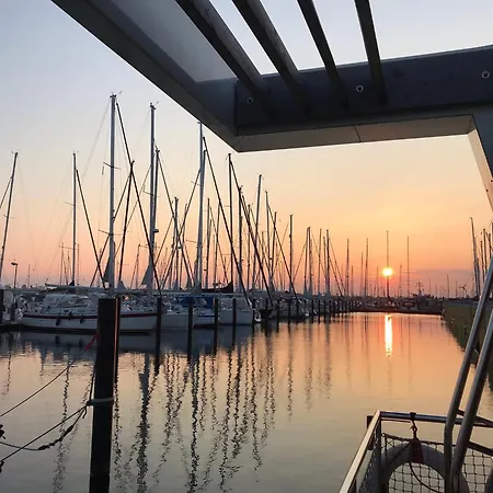 Hausboot Maritim *